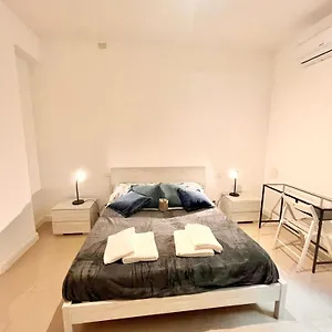 Double With Private Bathroom In Shared Alloggio in famiglia